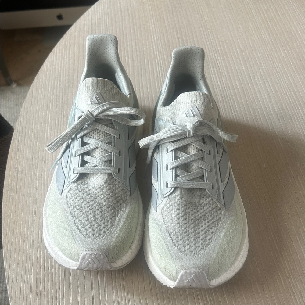 adidas Women’s Light Gray Knit Running Sneakers size 7 EUC